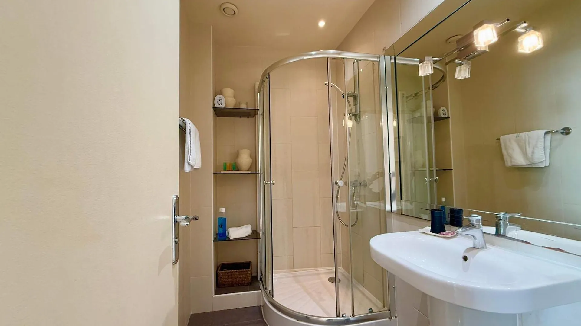 Appartamento A025-Appartement 2 Chambres - Carre D'Or-Hyper Centre Cannes Francia