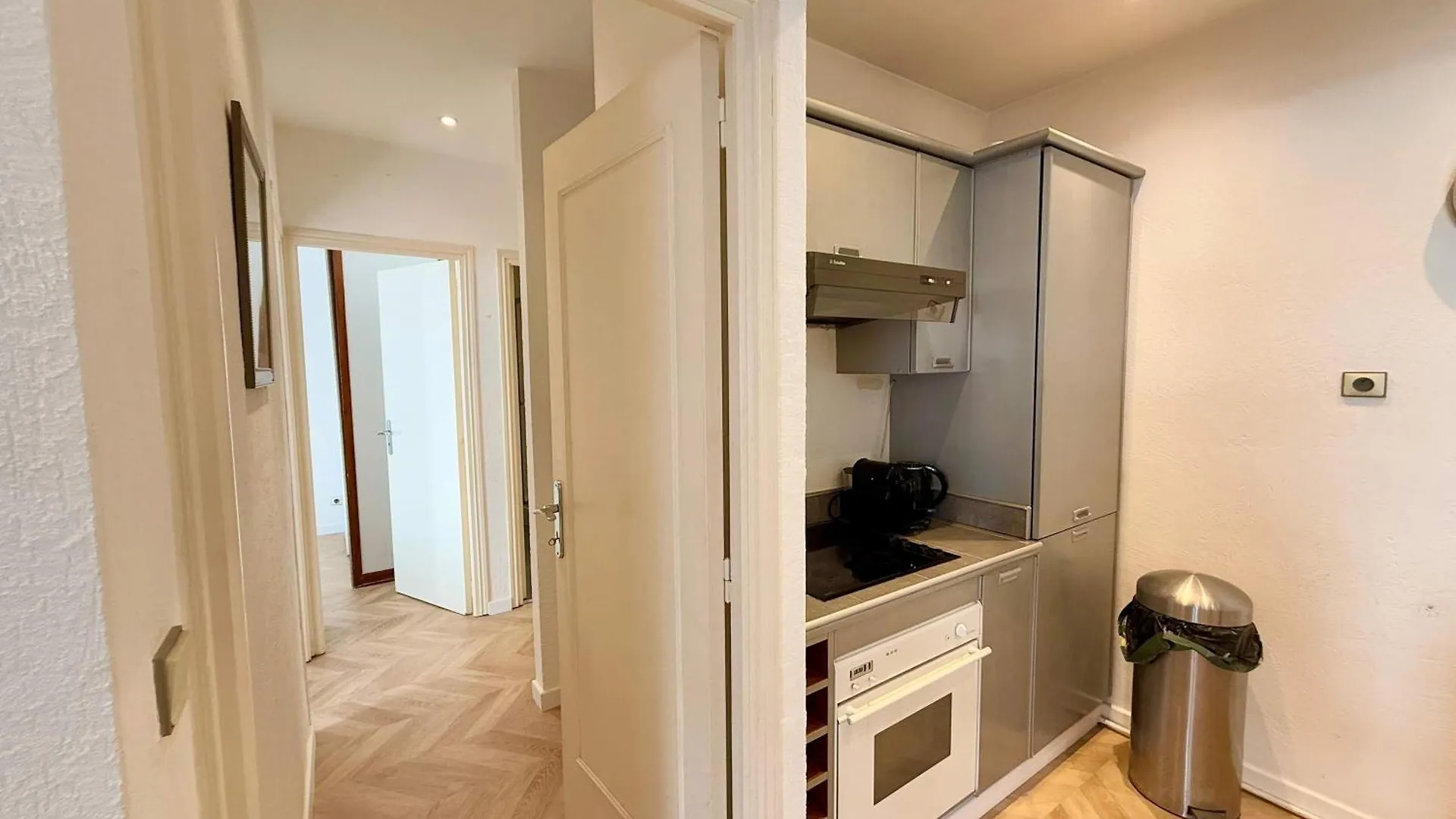 A025-Appartement 2 Chambres - Carre D'Or-Hyper Centre Cannes
