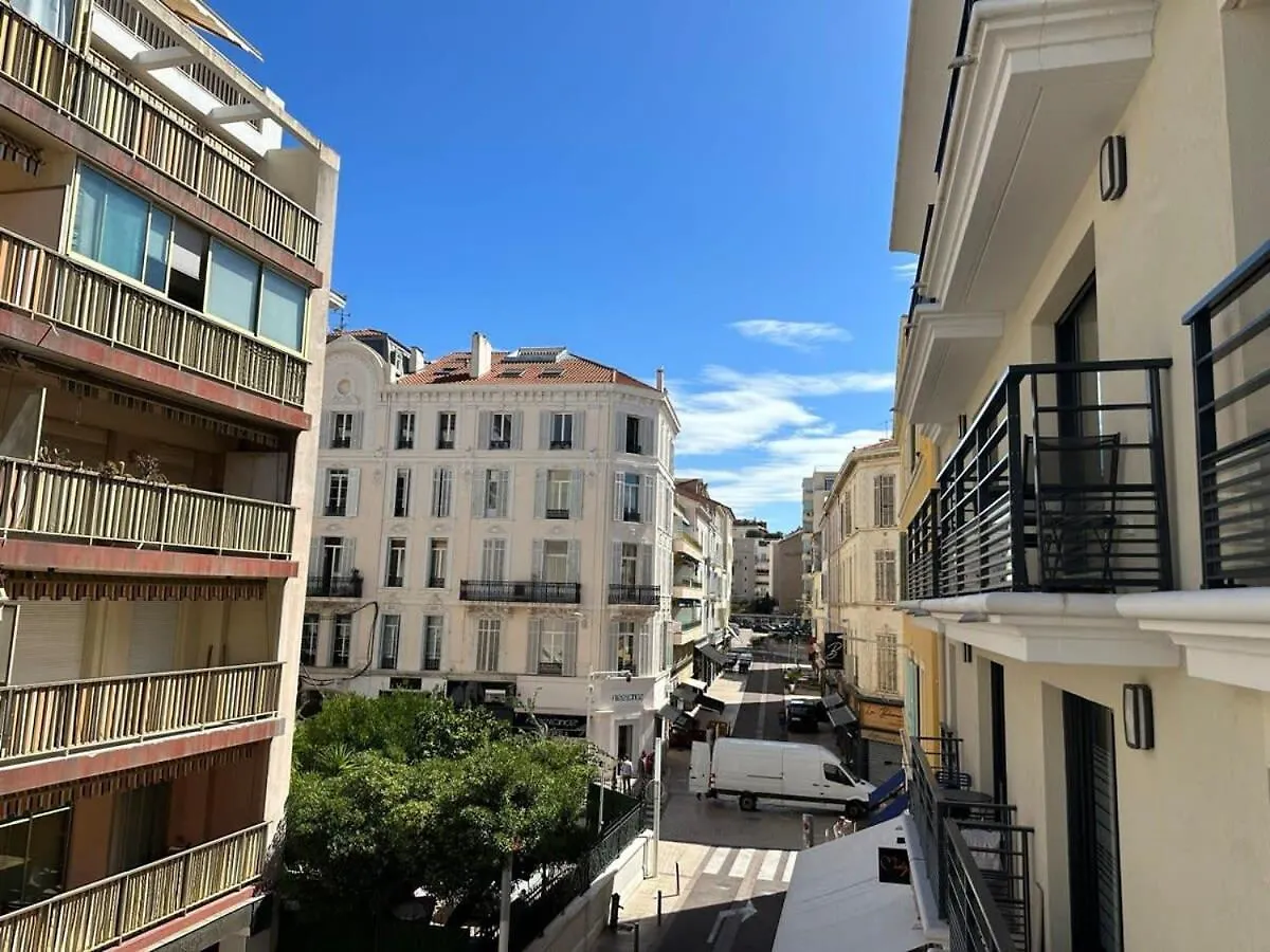 A025-Appartement 2 Chambres - Carre D'Or-Hyper Centre Cannes